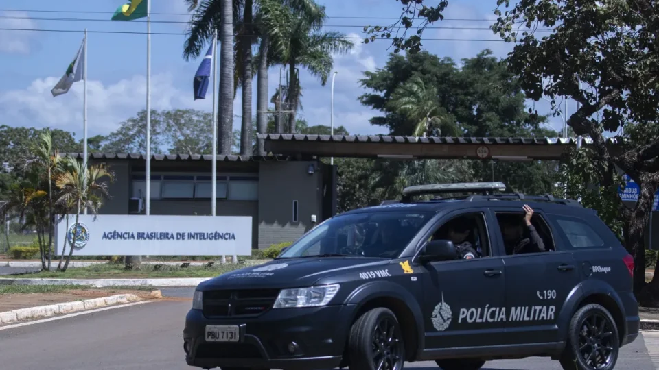 Governo Lula ainda trata Abin sob sombra do SNI, dizem servidores