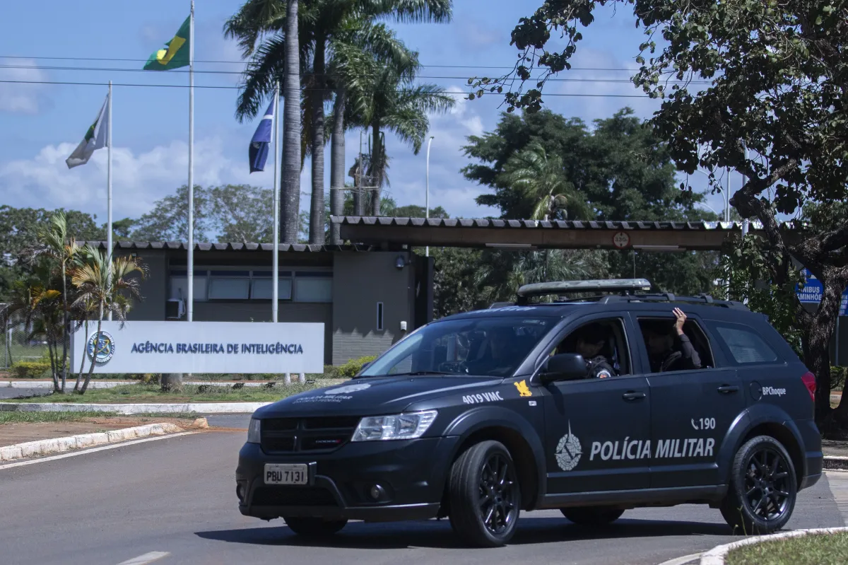 Governo Lula ainda trata Abin sob sombra do SNI, dizem servidores