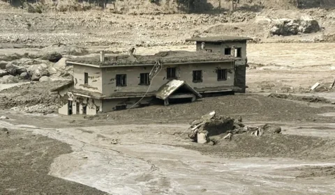 Lama e enchente repentina deixam ao menos 160 mortos entre Nepal e Tibete