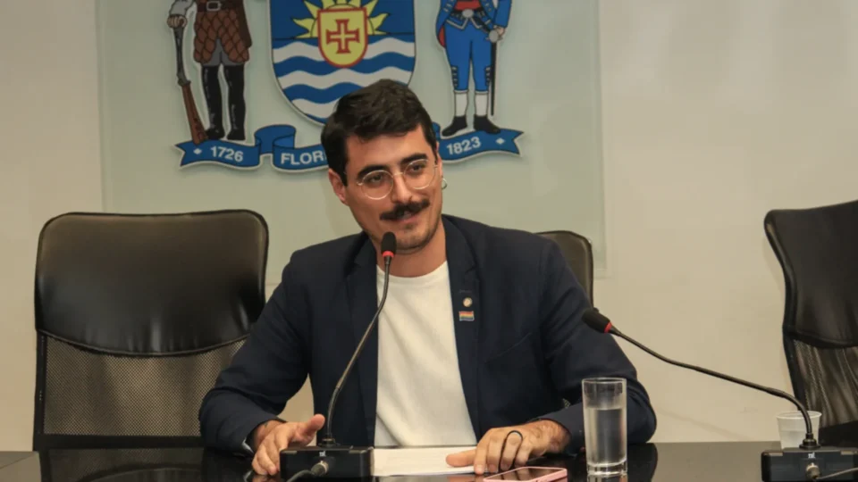 Vereador é denunciado pelo MP-SC ao expor histórico de nazismo do pai de deputada