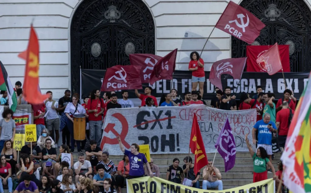 Senador rejeita emendas, entrega relatório e fim da escala 6×1 fica pronta para votação