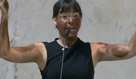 Deputada do PL que fez blackface muda autodeclaração racial; PSOL aciona Justiça