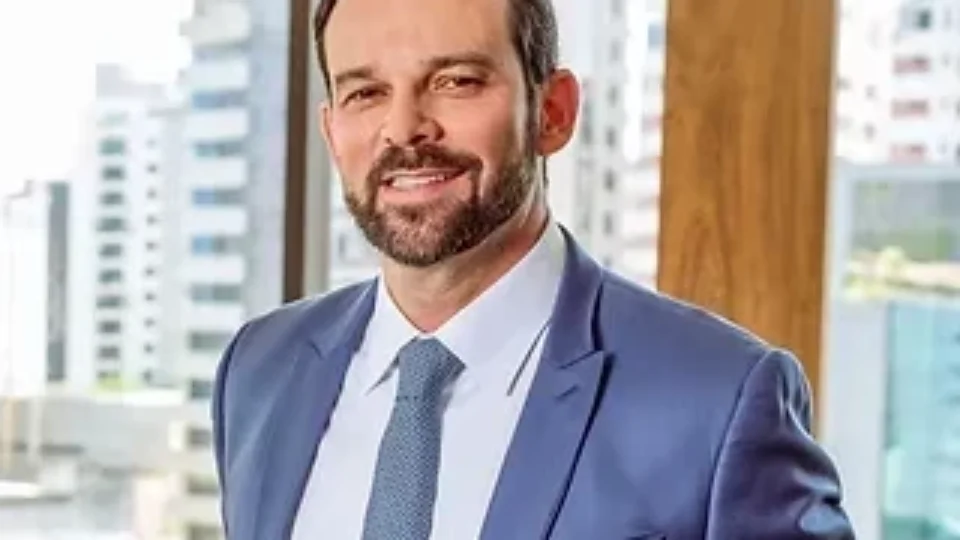 Novo advogado de Vorcaro, Daniel Bialski pede audiência com André Mendonça no STF