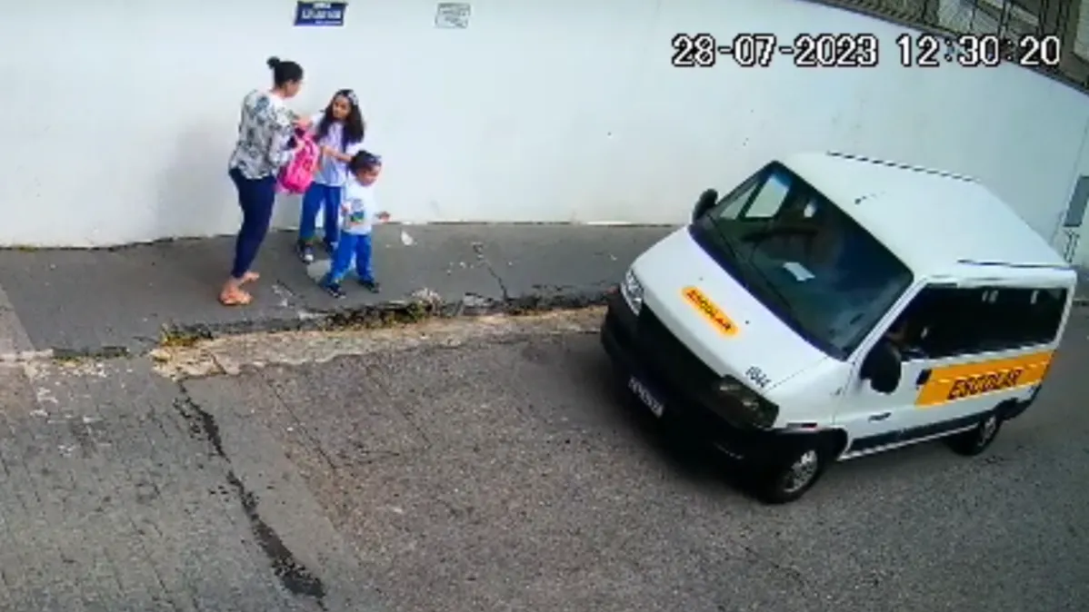 Escola é condenada após menina de 4 anos ser esquecida em van por três horas