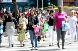 Brasil tem 214,2 milhões de habitantes e 15 municípios com mais de 1 milhão em 2026