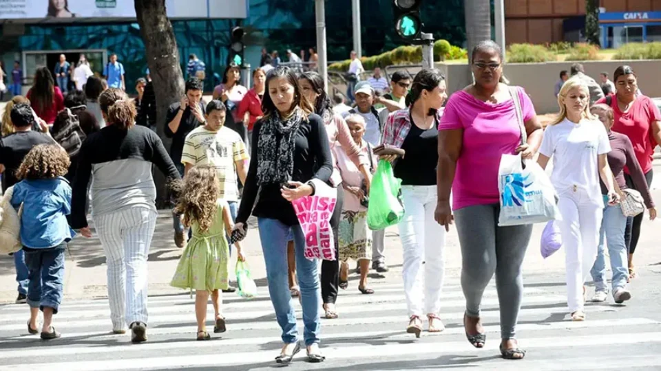 Brasil tem 214,2 milhões de habitantes e 15 municípios com mais de 1 milhão em 2026