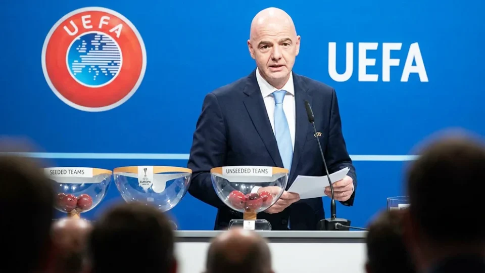 Uefa acusa Infantino de perder a credibilidade e Trump nega influência na Fifa