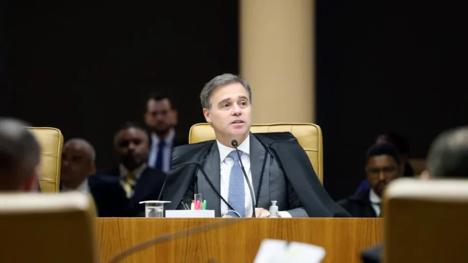 Mendonça manda PF ampliar investigação sobre vazamentos envolvendo filho de Lula