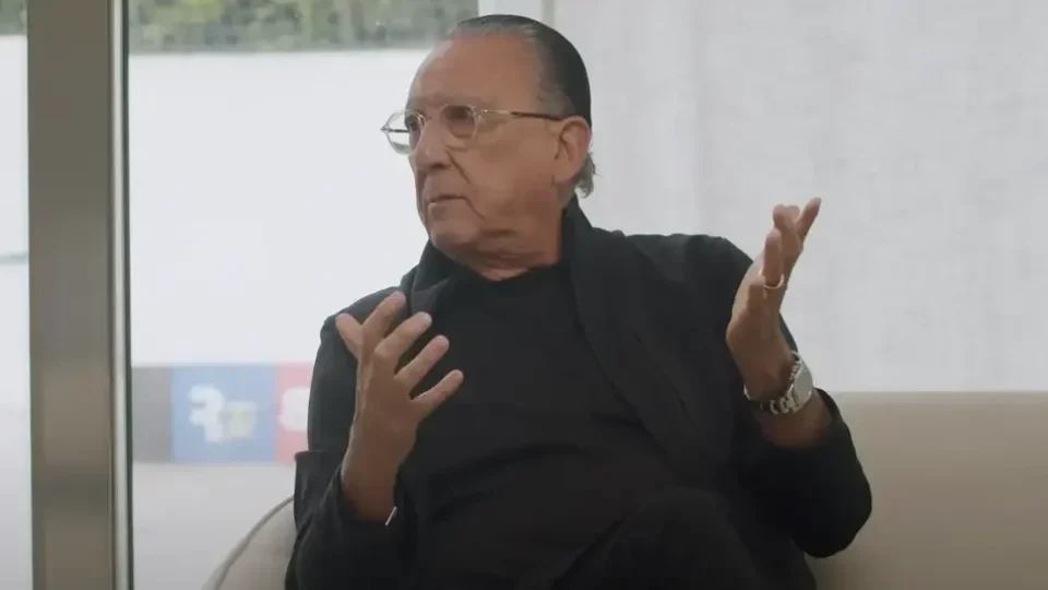 Galvão Bueno defende Ratinho em caso de homofobia e recebe críticas nas redes