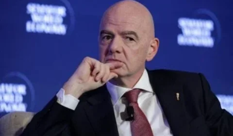 Infantino perde apoio de países europeus e vê reeleição na Fifa ameaçada
