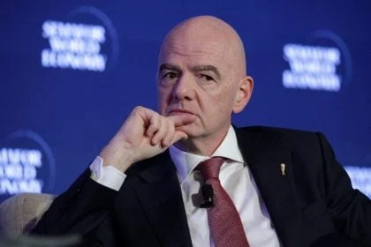 Infantino perde apoio de países europeus e vê reeleição na Fifa ameaçada