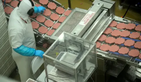 Indústria de ultraprocessados tenta impedir combate à obesidade, diz OMS