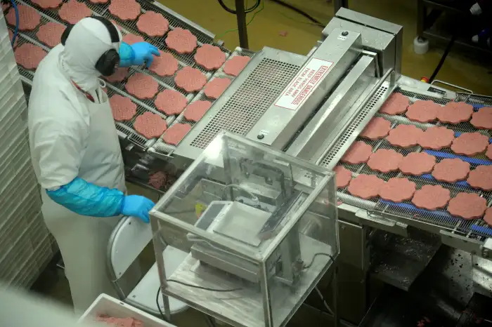Indústria de ultraprocessados tenta impedir combate à obesidade, diz diretor-geral da OMS