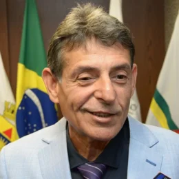Juiz que bebeu vinho em sessão grava vídeo atacando STF, STJ e TJMG: ‘corruptos’