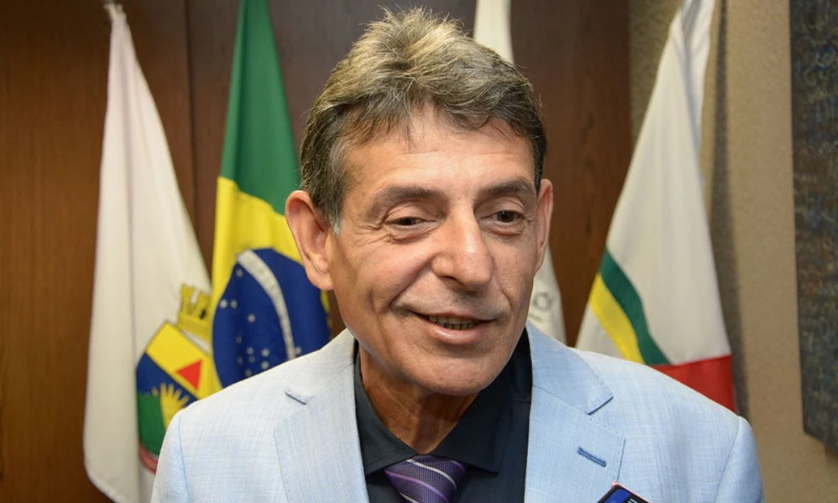 Juiz que bebeu vinho em sessão grava vídeo atacando STF, STJ e TJMG: ‘corruptos’