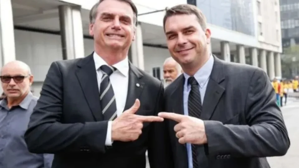 Moraes rejeita pedido de Bolsonaro para receber visita de filhos no Dia dos Pais