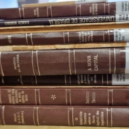 Gigantes da IA compram e destroem livros raros para alimentar tecnologia