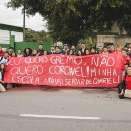Contra escola cívico-militar, estudantes enfrentam repressão e deputado do PL