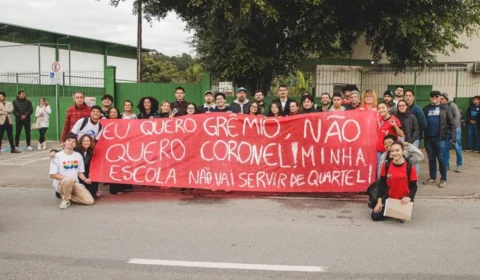 Contra escola cívico-militar, estudantes enfrentam repressão e deputado do PL