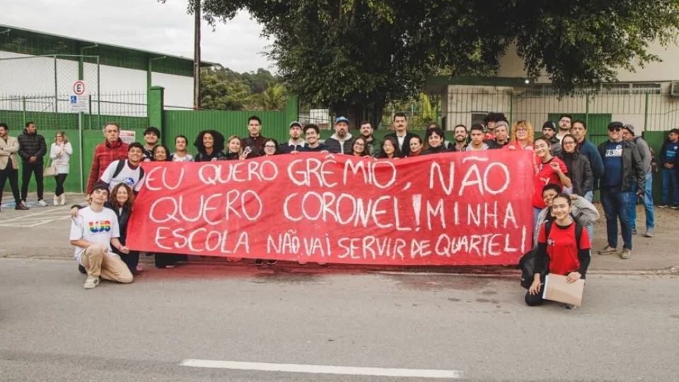 Contra escola cívico-militar, estudantes enfrentam repressão e deputado do PL