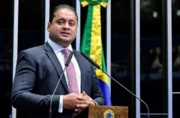 Operação contra descontos do INSS aponta esquema com imóveis e repasses ligados a senador