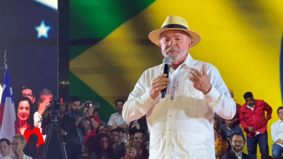 Lula se lança à reeleição, defende pauta trabalhista e reforça defesa da soberania