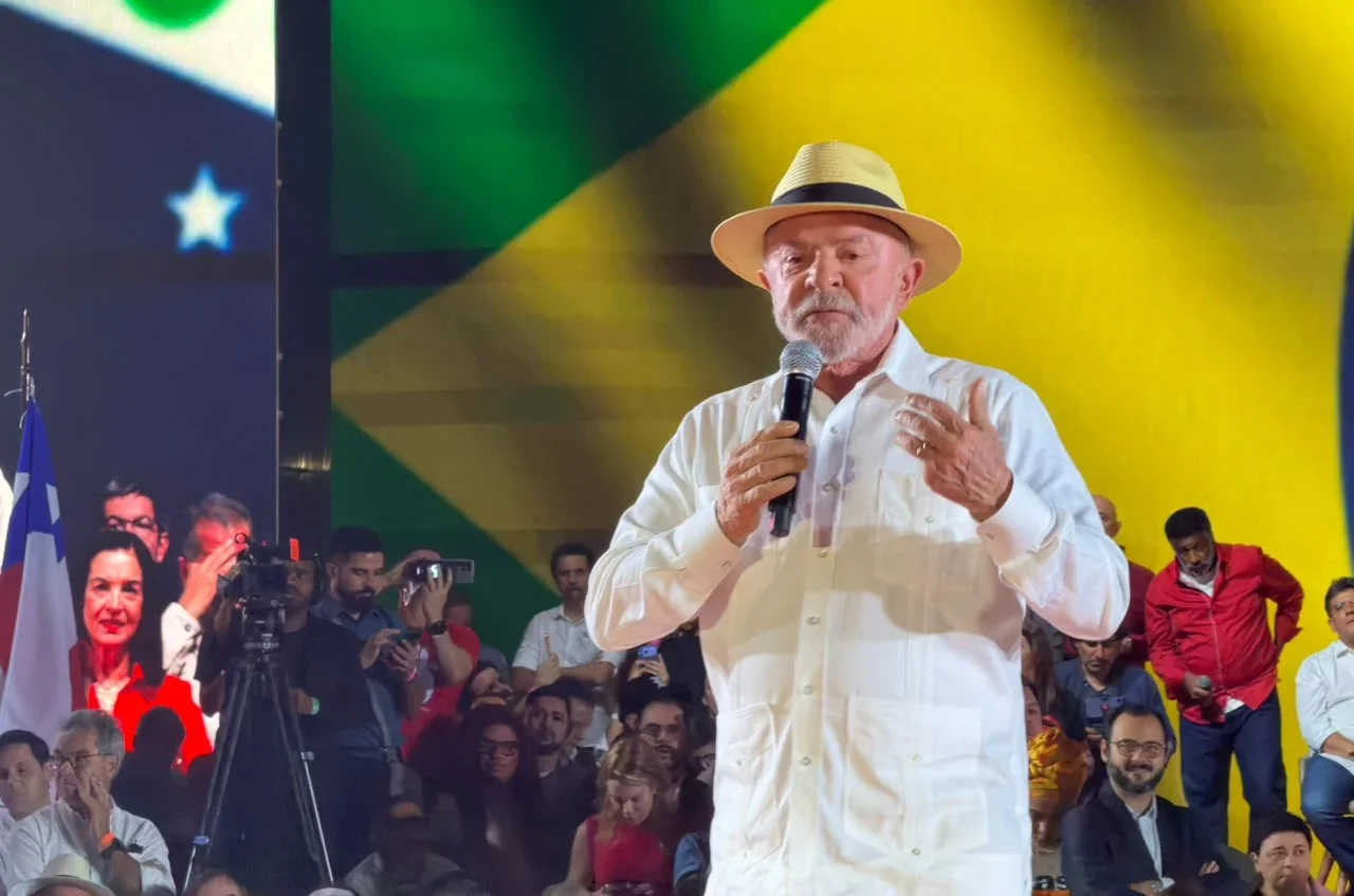 Lula se lança à reeleição, defende pauta trabalhista e reforça defesa da soberania