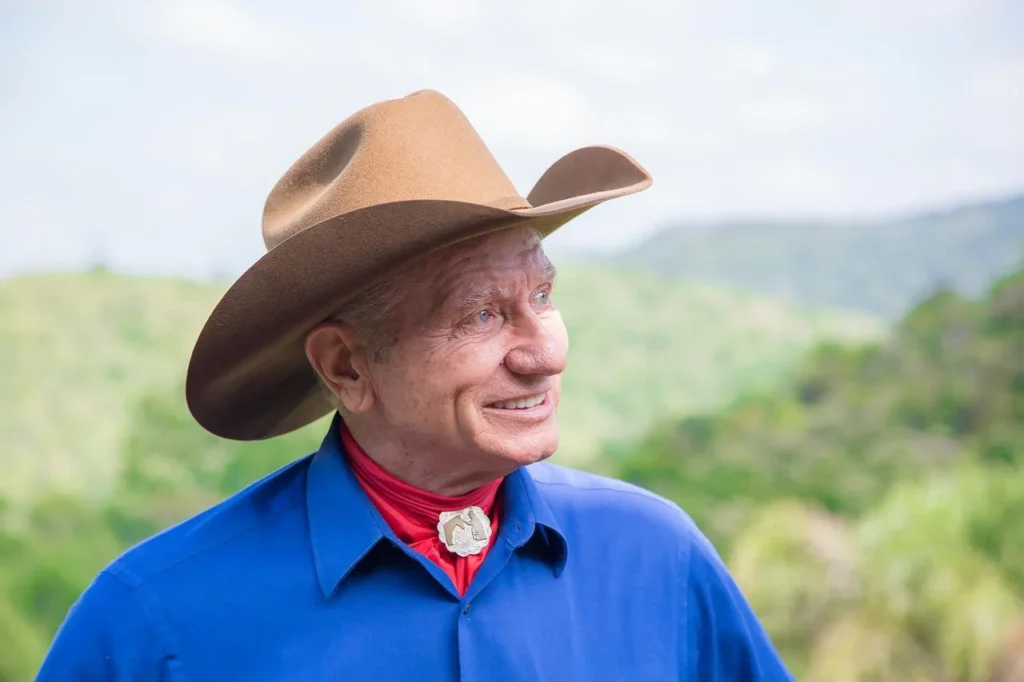 Morre aos 91 anos Monty Roberts, pioneiro na doma de cavalos sem violência e amigo do ICL