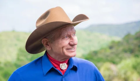 Morre aos 91 anos Monty Roberts, pioneiro na doma de cavalos sem violência e amigo do ICL