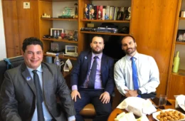 Ex-aliado diz que Eduardo Bolsonaro tinha cofre com R$ 250 mil na Câmara dos Deputados