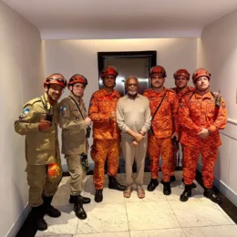 Gilberto Gil é resgatado de elevador pelo Corpo de Bombeiros no Rio