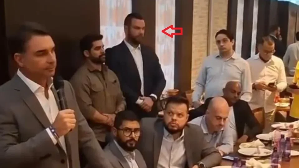 Condenado por estelionato organizou encontro de Flávio Bolsonaro em São Caetano