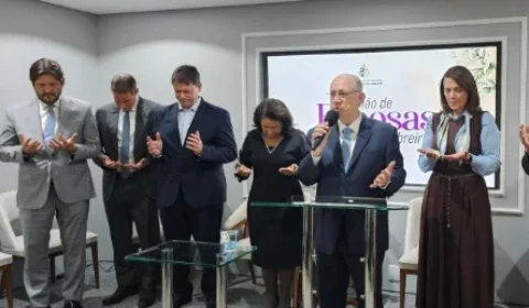 Associação pede inelegibilidade de Tarcísio e candidatos ao Senado após ato em igreja