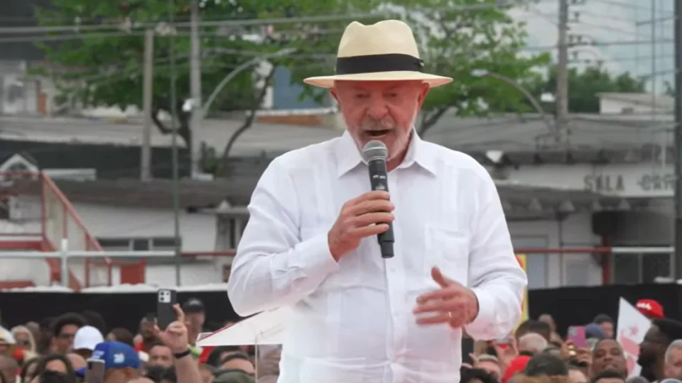 Em comício no Rio, Lula promete reforço federal no combate ao crime organizado