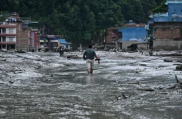 Colapso de geleira pode ter provocado enchente mortal no Nepal e Tibete