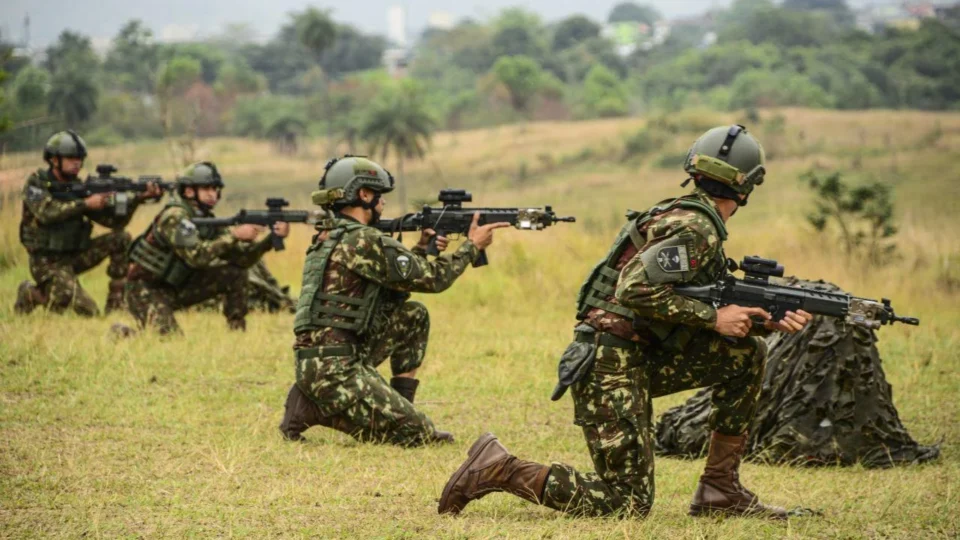 MP Militar alerta para tráfico de pessoas e cobra regras para brasileiros em guerras