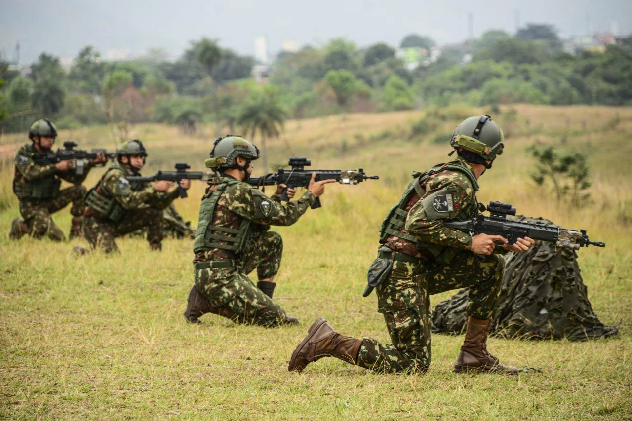 MP Militar alerta para tráfico de pessoas e cobra regras para brasileiros em guerras