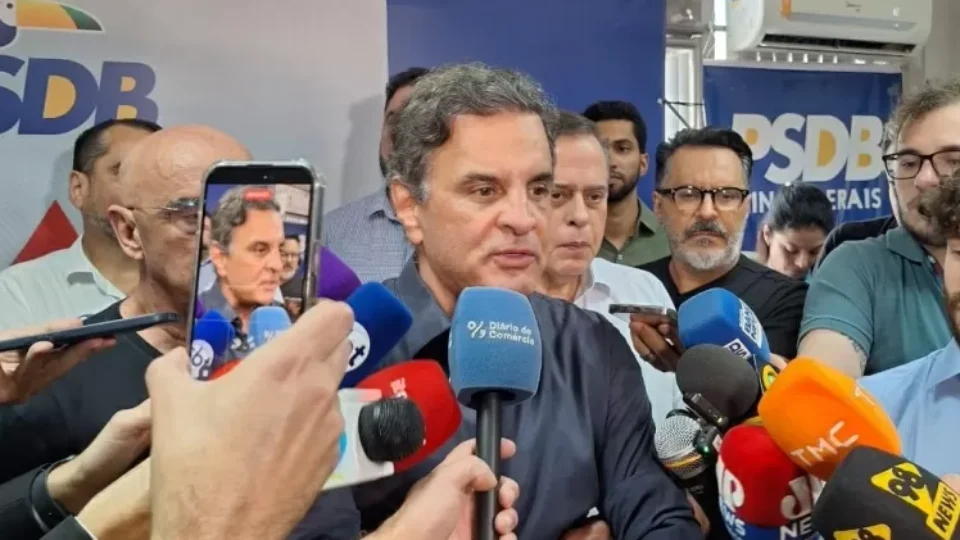 Aécio Neves muda de rota e anuncia candidatura ao Senado por Minas Gerais