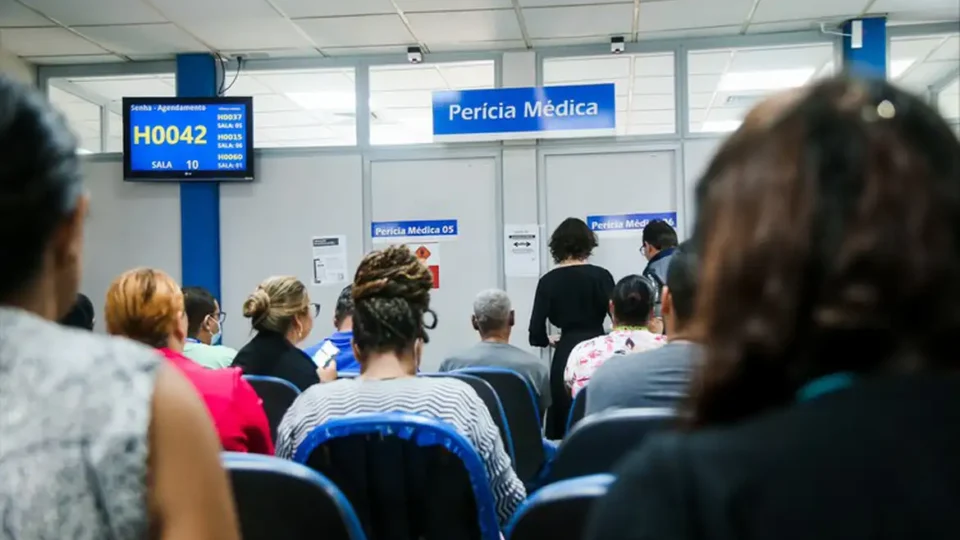 Fila de espera do INSS cai para 1,2 milhão de requerimentos