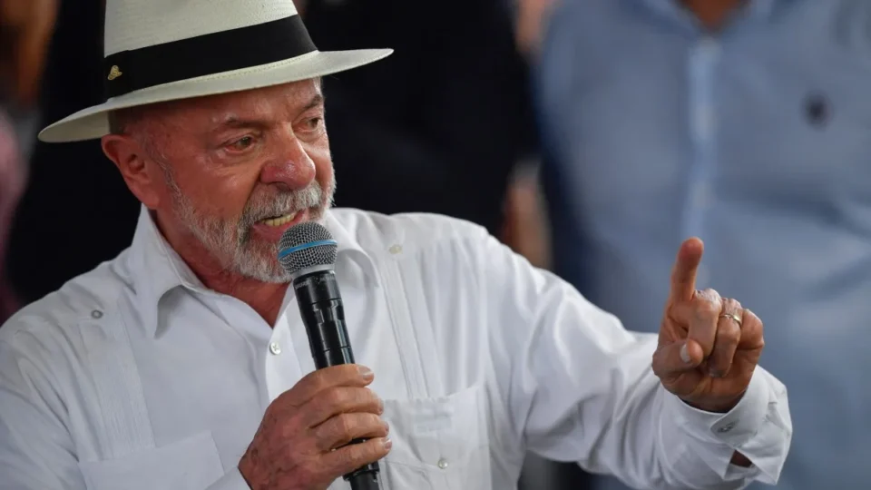 ‘Eu não quero ajuda de fora’, diz Lula sobre intervenção de Milei e Trump na eleição