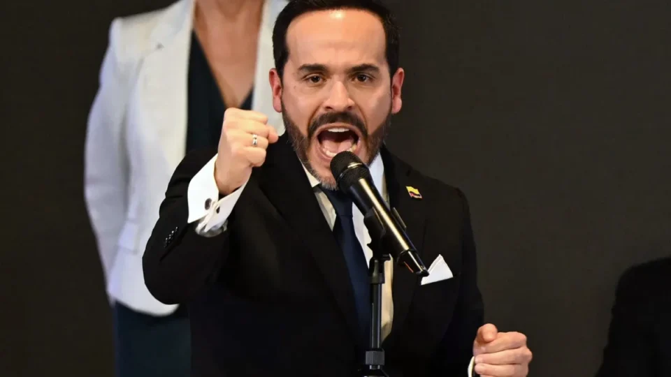 Governo Espriella encerra jornalismo da mídia pública da Colômbia