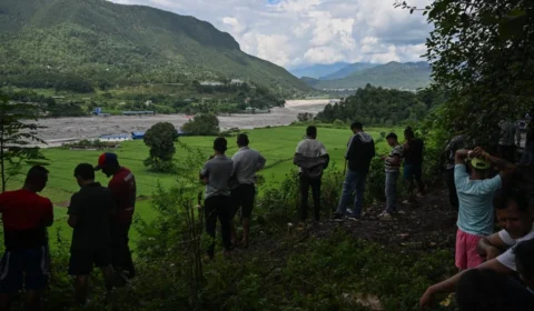 Risco de novas inundações leva Nepal a pedir que equipes de resgate procurem áreas seguras