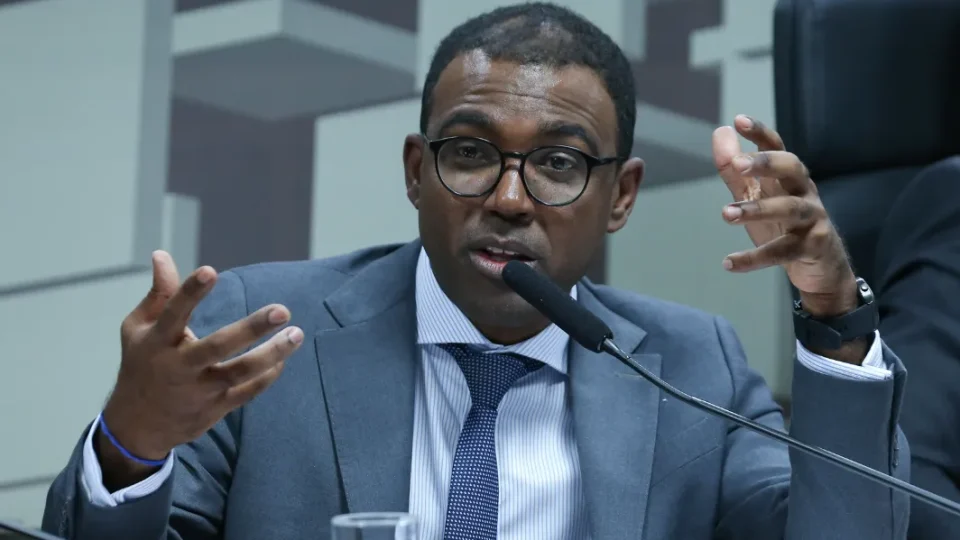 Diretor do BC relata à PF ambiente hostil e receio de vazamentos sobre liquidação do Master