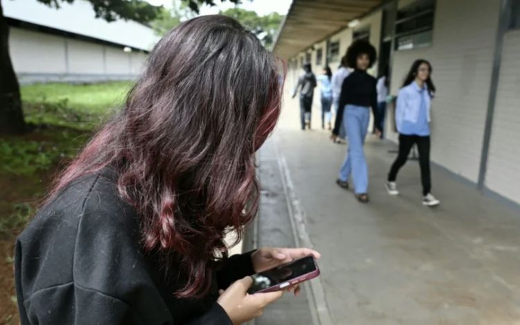 Instagram terá ‘modo escola’ e veto a filtro de beleza para adolescentes nos EUA