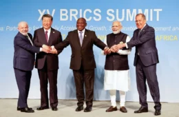 Brics Pay e desdolarização: bloco avança para criar sistemas de pagamento independentes