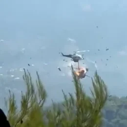 Helicópteros de combate a incêndios florestais colidem no ar na Grécia