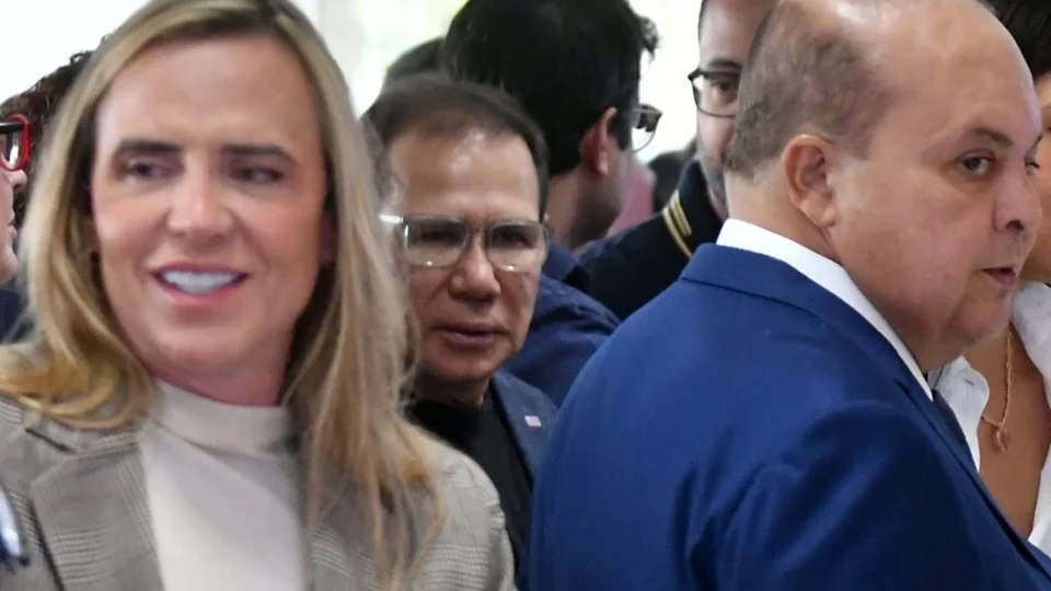 Celina e Ibaneis quebram o DF e não vão ao cinema