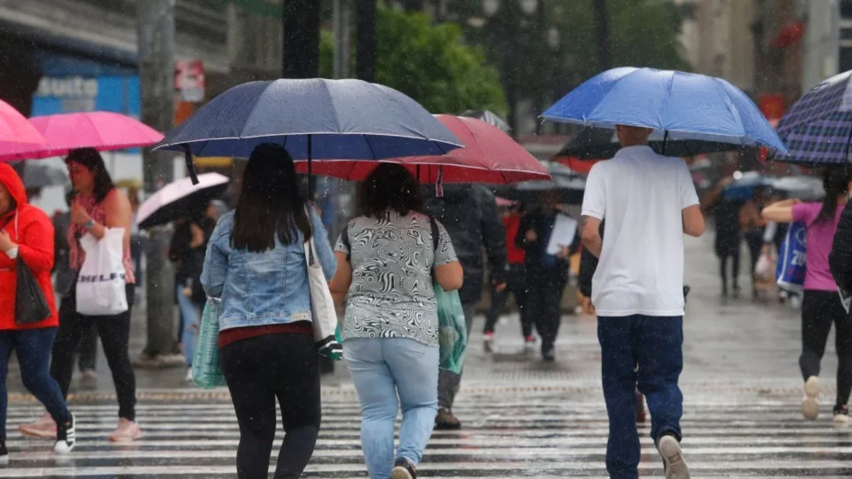 Inmet alerta para vendavais em diferentes regiões do Brasil; veja estados afetados