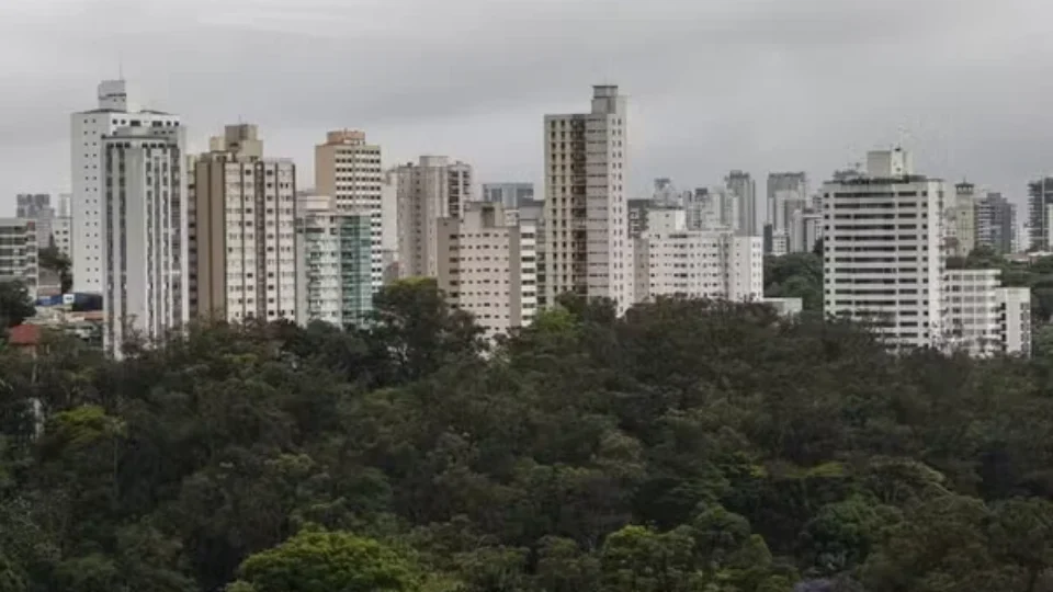 Airbnb inicia remoção de 1,6 mil anúncios de hospedagem em habitação popular em SP