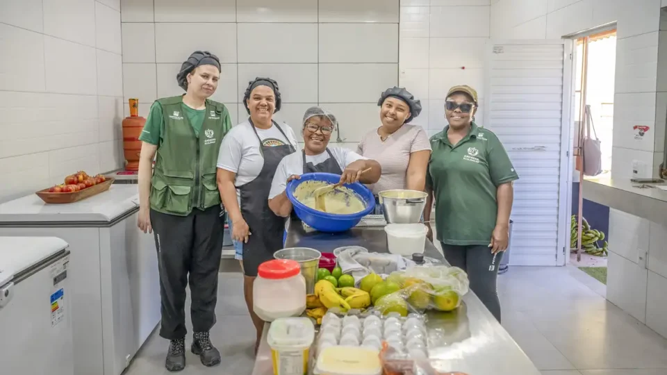 Peixe antes desprezado melhora renda de mulheres da pesca no Rio